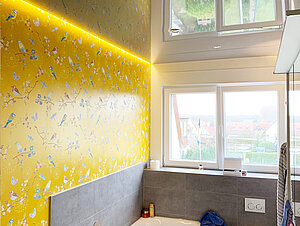 Lackspanndecke Badezimmer in Grau mit indirekter Beleuchtung